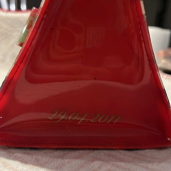 Ted Baker London UK. Cosmetics wash bag. Kat and William’s Royal wedding - Picture 4 of 5